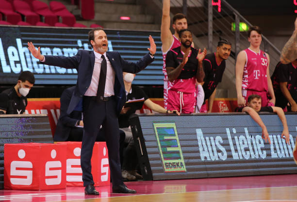 实施归化策 实施归化策