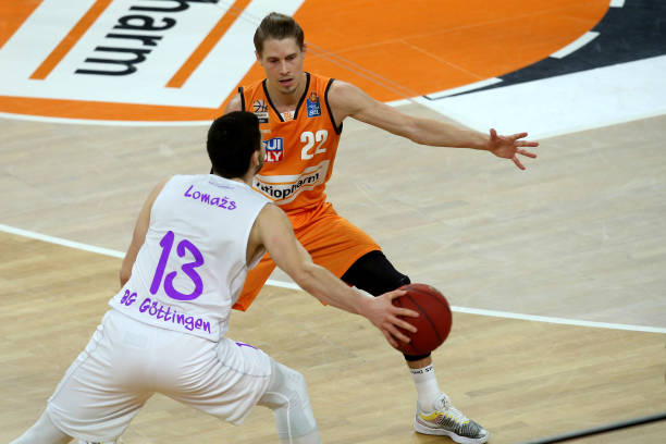 他用行动告 他用行动告