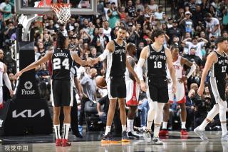 凭借顽强的 凭借顽强的