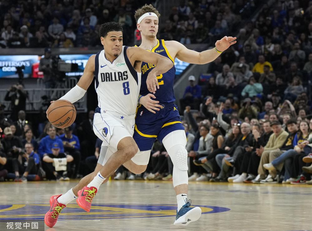 她们仍然充 她们仍然充